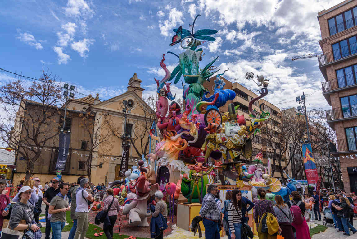 Valencia - fallas 2023 - 4 premio - falla Na Jordana - Clover earth 05.jpg